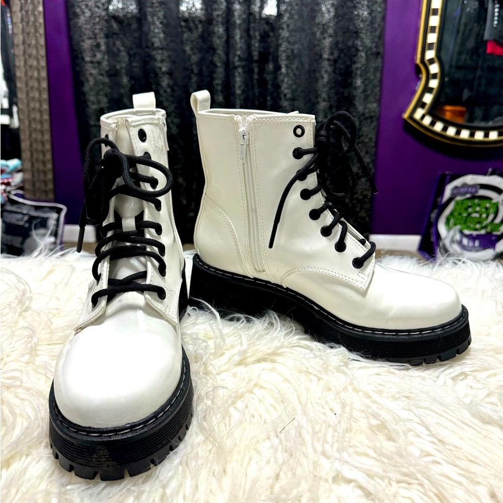 Madden NYC white boots size 8
